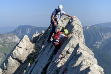 Cordée au plus près du fil de l'arête